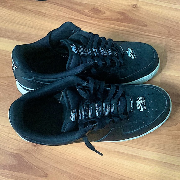 I’m selling these black nike air - Picture 1 of 4